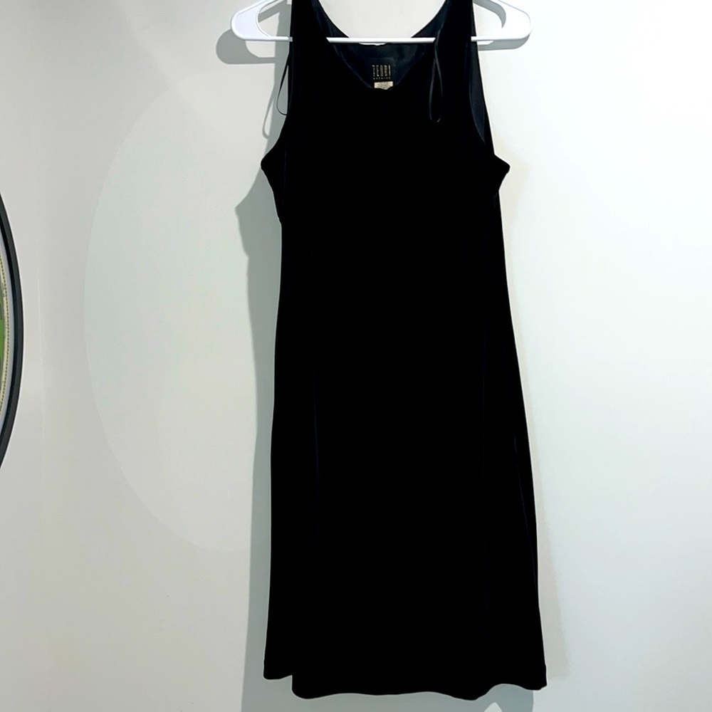 🦋 Teddi black velvety feel dress. Size 12.